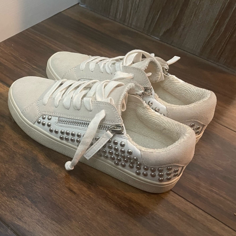 Steve Madden Parka Sneaker 7.5 like new condition